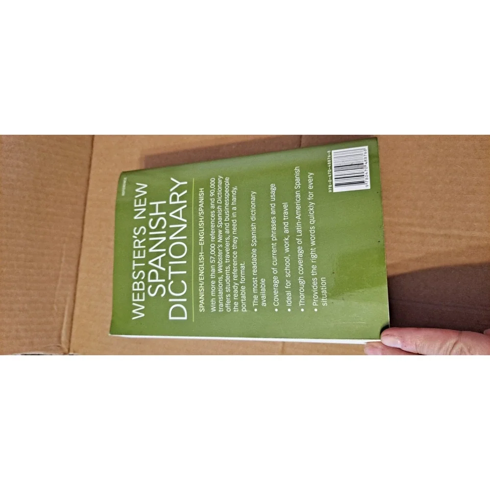 Webster's New Spanish‎ Dictionary 2010